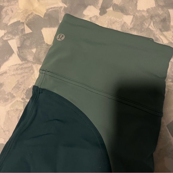 Lululemon Wake and Train 28” size 6 - Picture 4 of 7